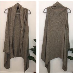 H&M sleeveless cardigan sweater size M-L